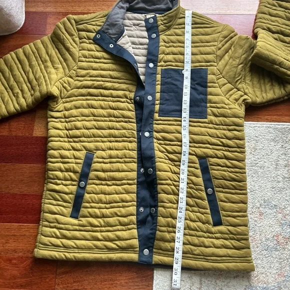 Duluth Trading Men's Quilted Jacket - Mustard and Navy - Picture 5 of 6